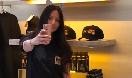 Stella B iki adam için yetişkin erotik bir alkış