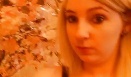 Şehirde çıplak lesbian erotik