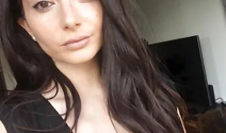 Kızı kaybetmek yardımcı olur. vk erotica