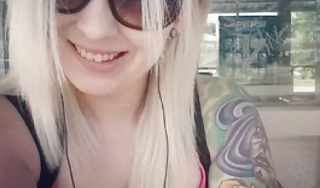 Mika, deliğinden yaz için biliyor milf erotik musun