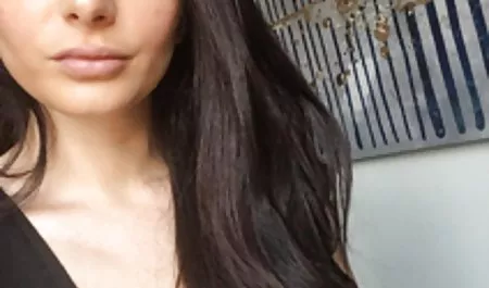 Bebek erotik yazılar siyah saçlı uzun