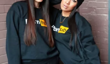 İki kızla seks grup yeni erotik filmler