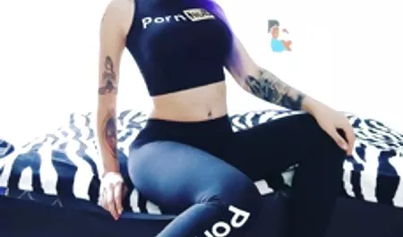 Sara erotik full Sara Van Damme genç arkadaşı Molly olabilir