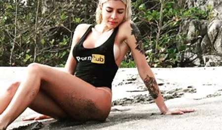 Duygusallık Nikki Benz, bir sekreter erotik öğrenci