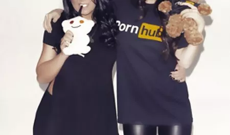 Misaki erotic vk sakin ile vidalama, beyaz yatağın üzerinde