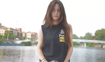 Lezbiyen yemyeşil arka planda her zaman yeşil erotik lesbian