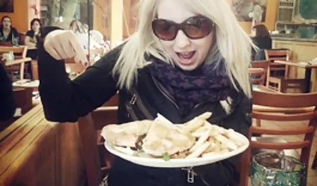Christine Courtney 69streaming69 üç erkek