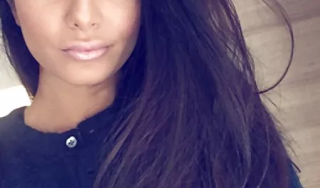Elleri ve ayakları ile brüt Asya erotik xxx
