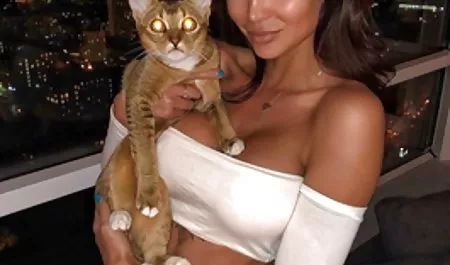 Genç bir öğrenci bir oyuncakla tek başına olduğu hd erotik porn