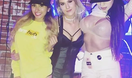 Masaya yeni erotik filmler Alex Harper, parmak, vibratör