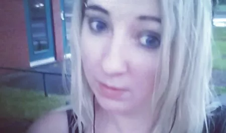 İki çubuk krem Erika erotizim yüklü