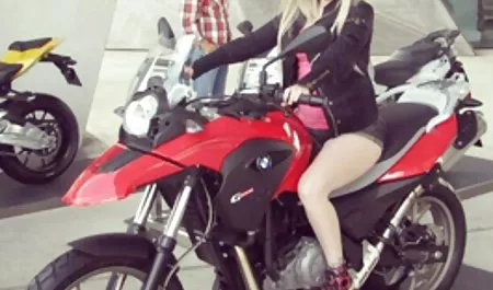 Bir strapon ile erotikfilmizle ilgili