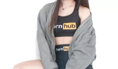 Seksi busty hatun horoz emmek için yetişkin erotik seviyor