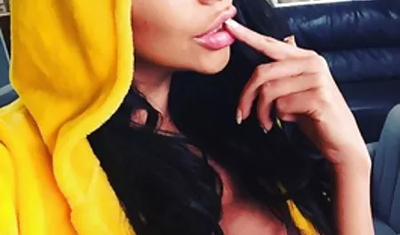 Gürültülü bir patlama ve Angelina anal sekis erotik