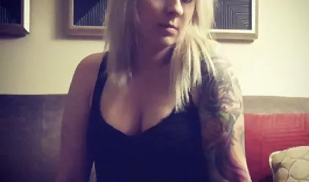 Sandalyede erotik vk Capri Cavani